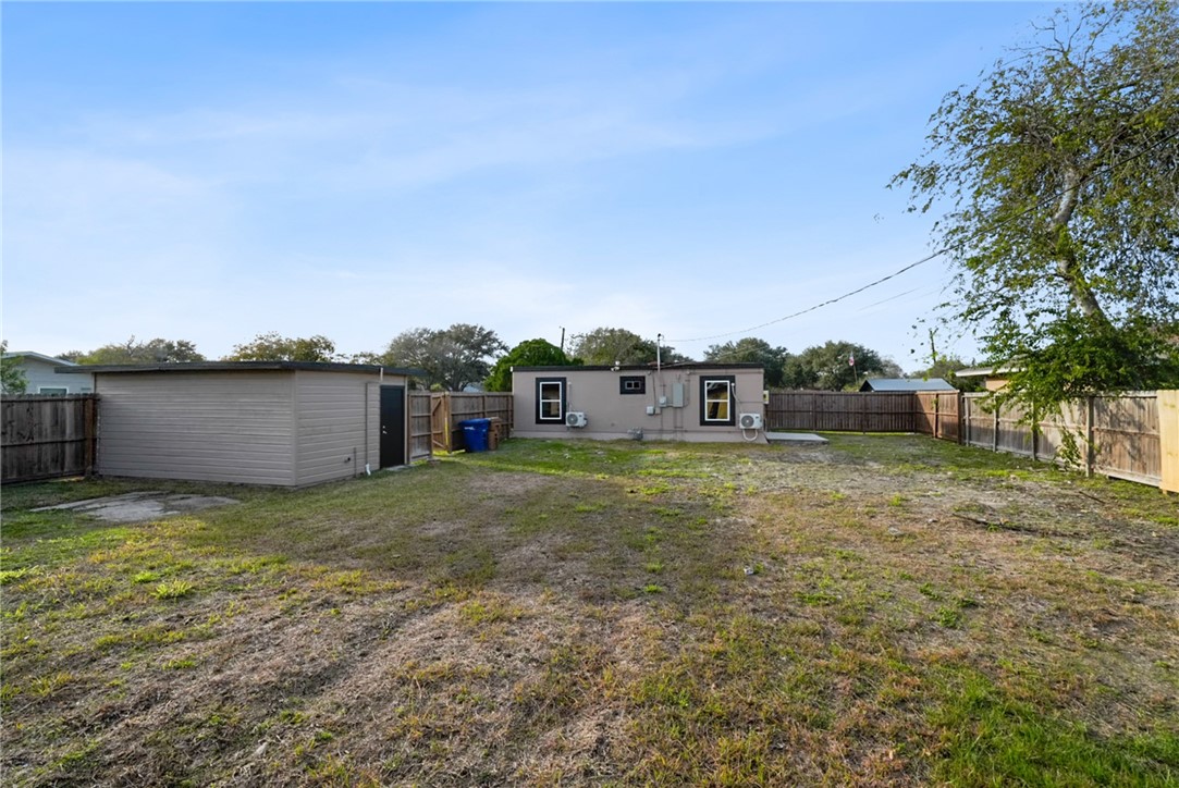 3826 Willow St Property Photo 19