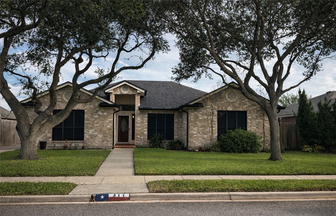 311 Blue Water Dr Property Photo 1