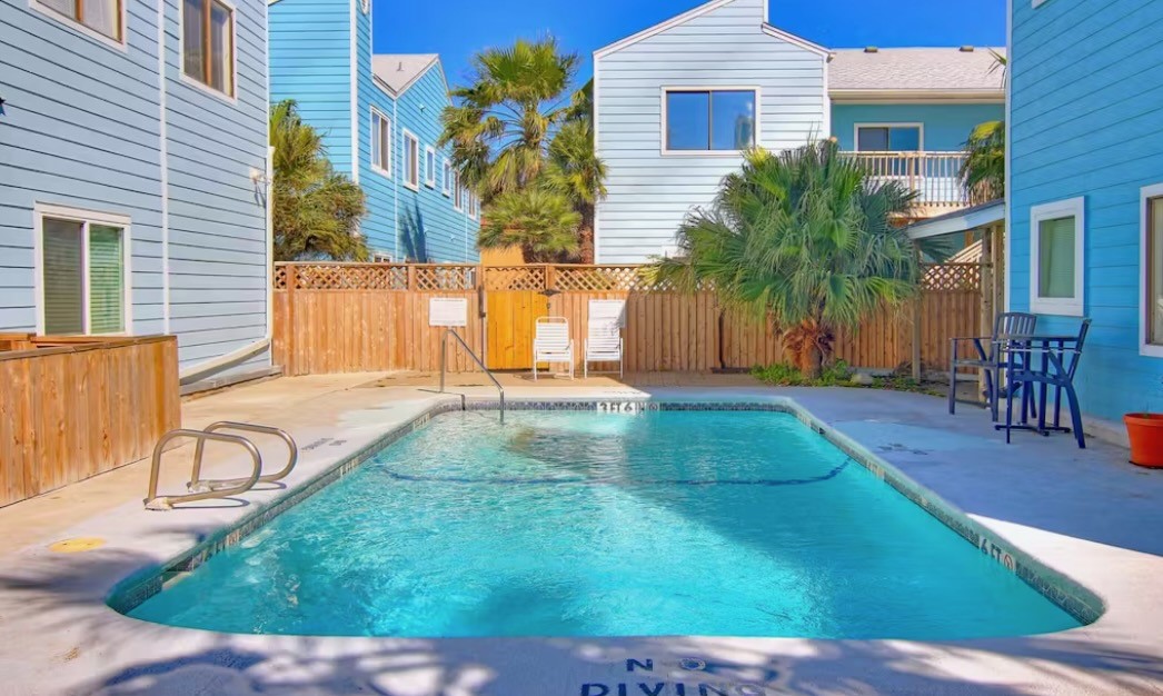 15010 Leeward Dr 203 Property Photo 1