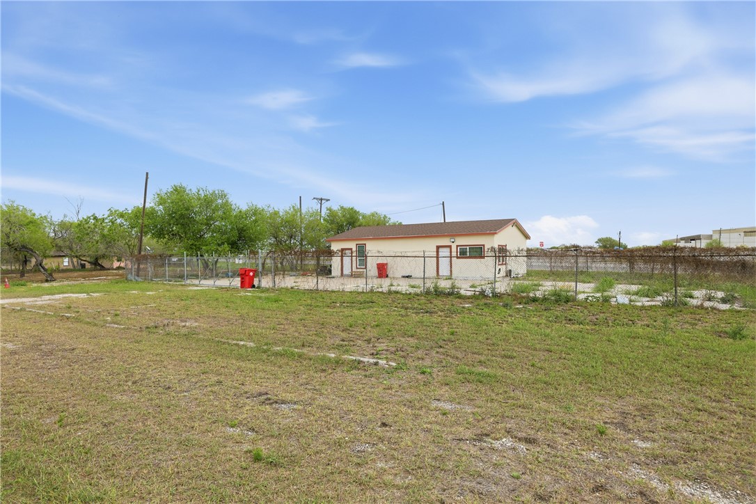 110 S US Hwy 77 Property Photo 1
