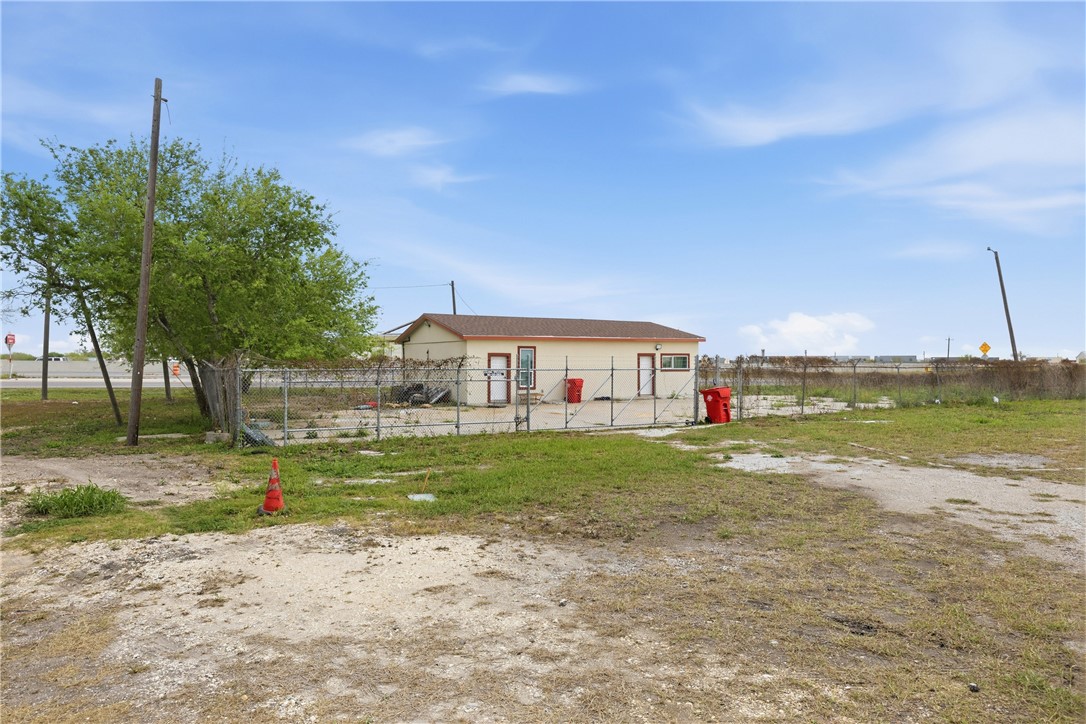 110 S Us Hwy 77 Property Photo 2