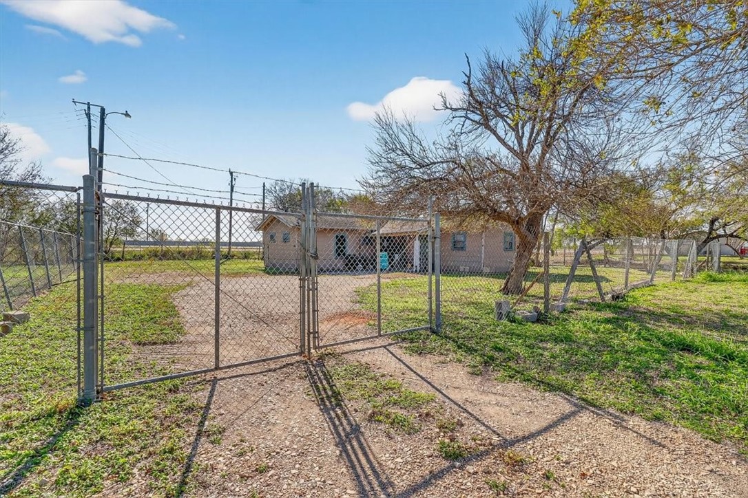110 S Us Hwy 77 Property Photo 16