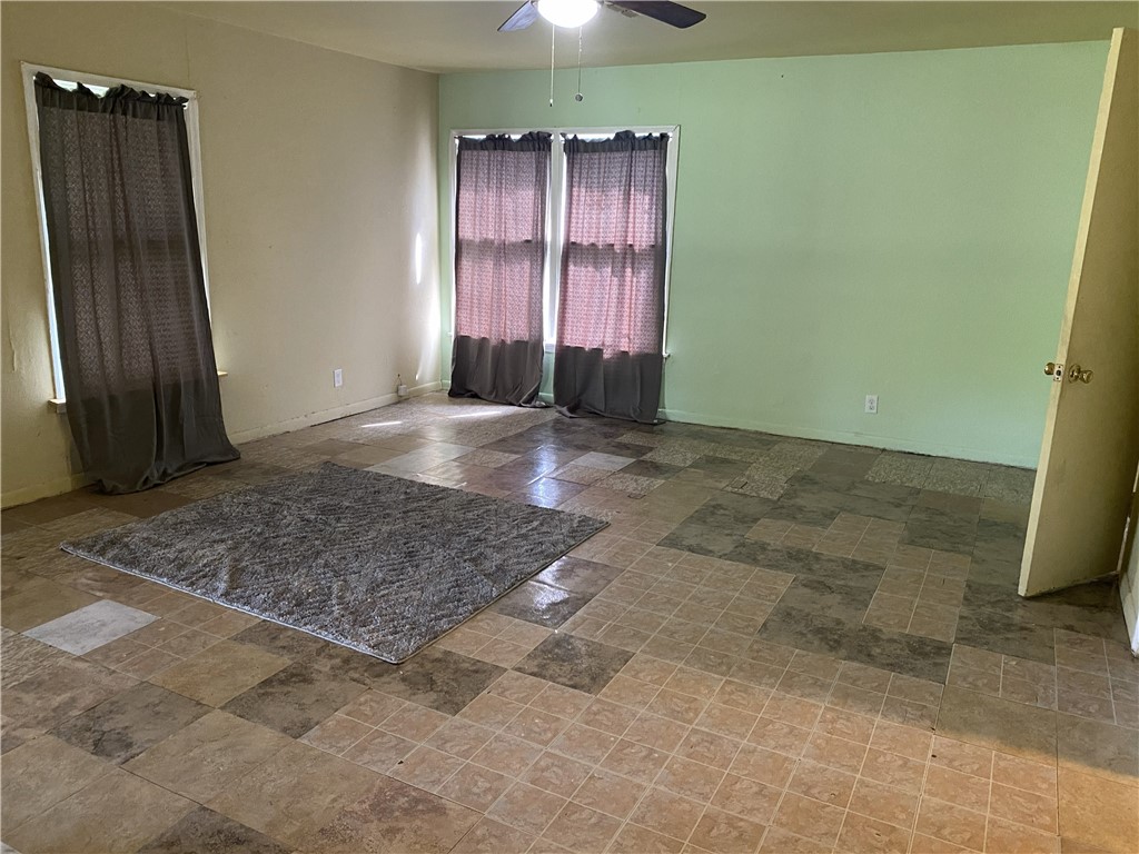 110 S Us Hwy 77 Property Photo 20