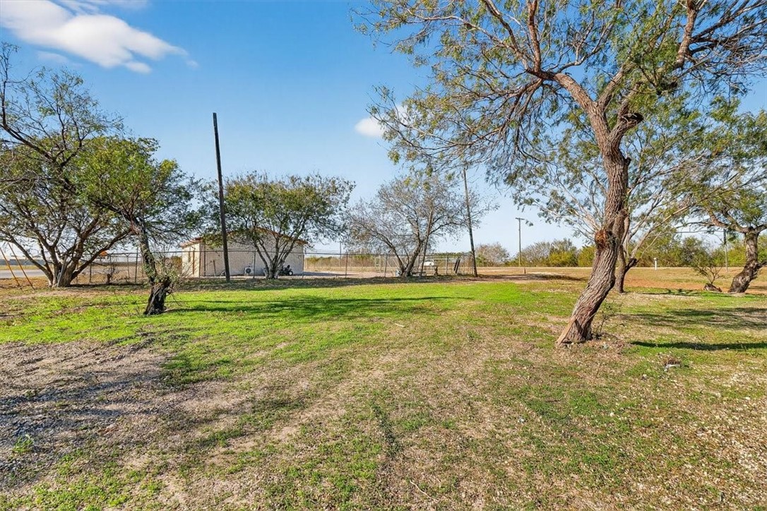 110 S Us Hwy 77 Property Photo 27
