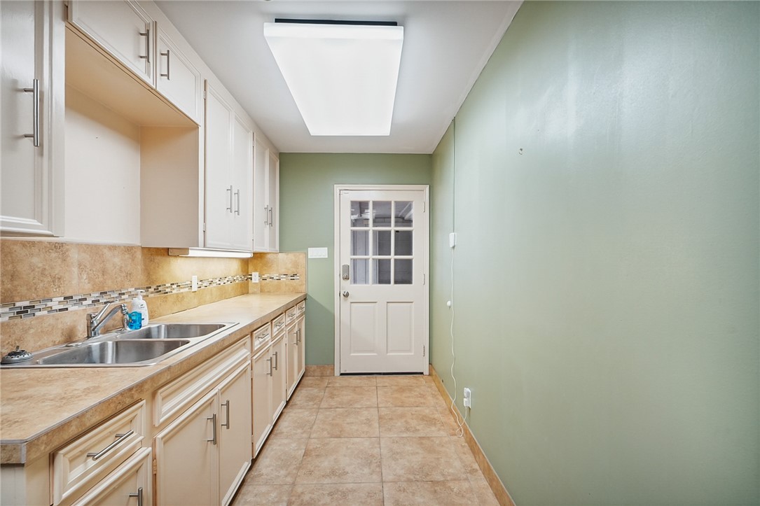 1221 W Henrietta Ave Property Photo 14