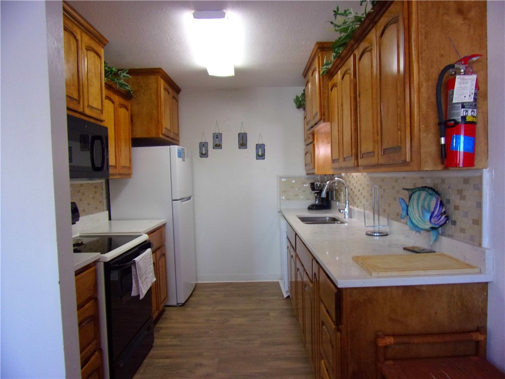 15005 Windward Dr 211 Property Photo 28