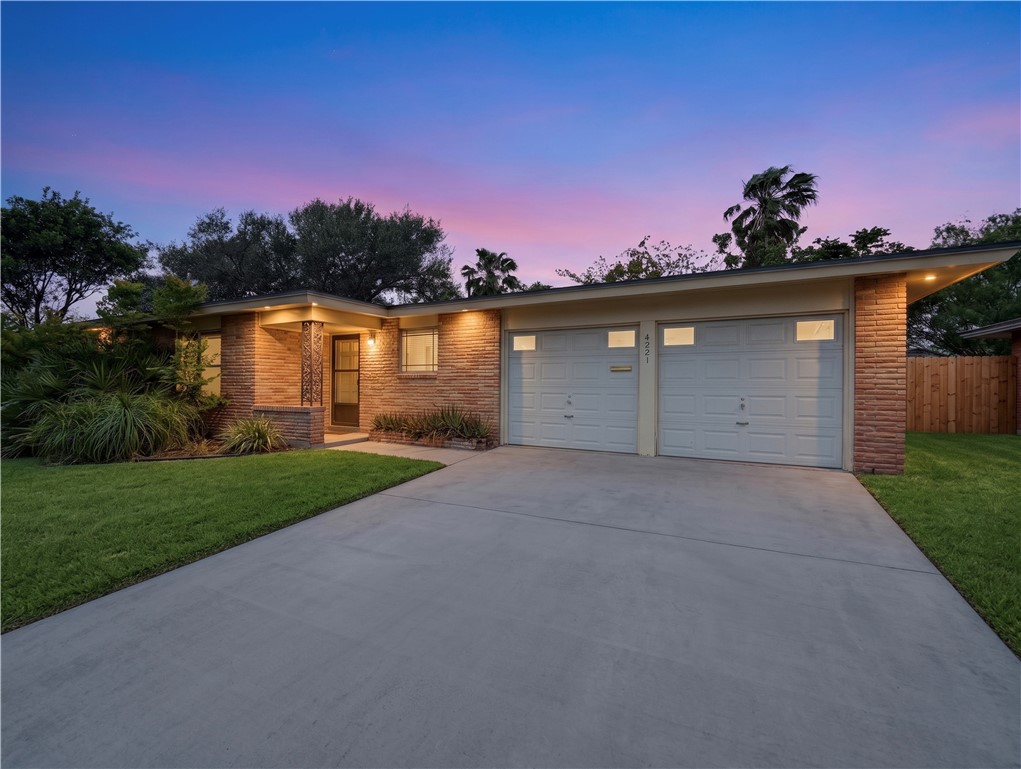 4221 Dolphin Pl Property Photo 1