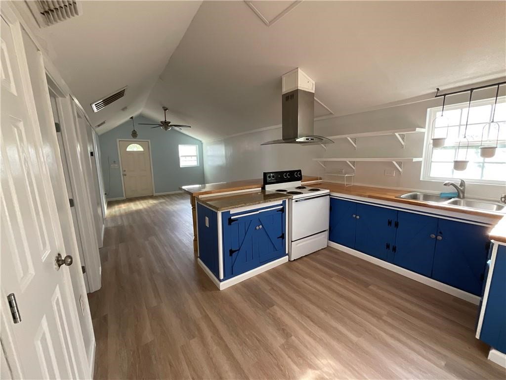 2806 Guadalupe Property Photo 7
