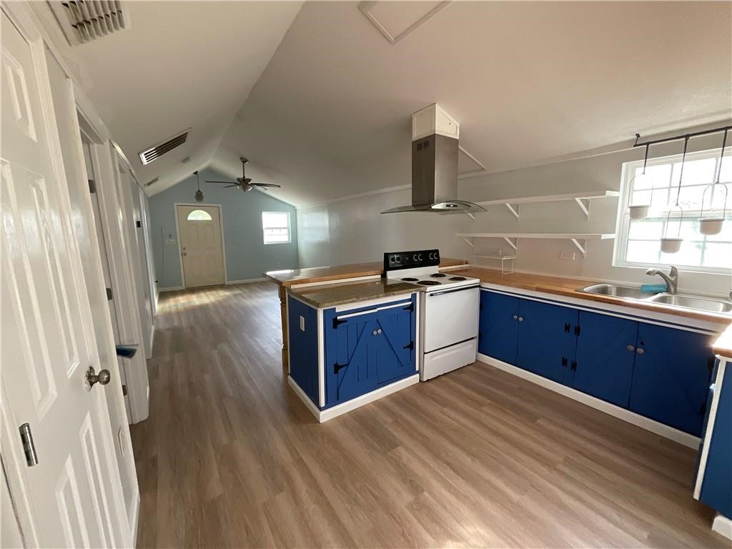 2806 Guadalupe Property Photo 9