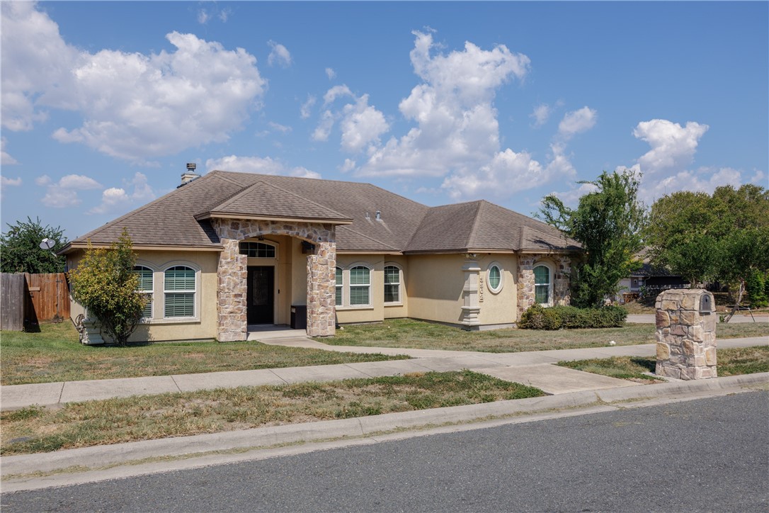 3902 Alta Vista Dr Property Photo 1