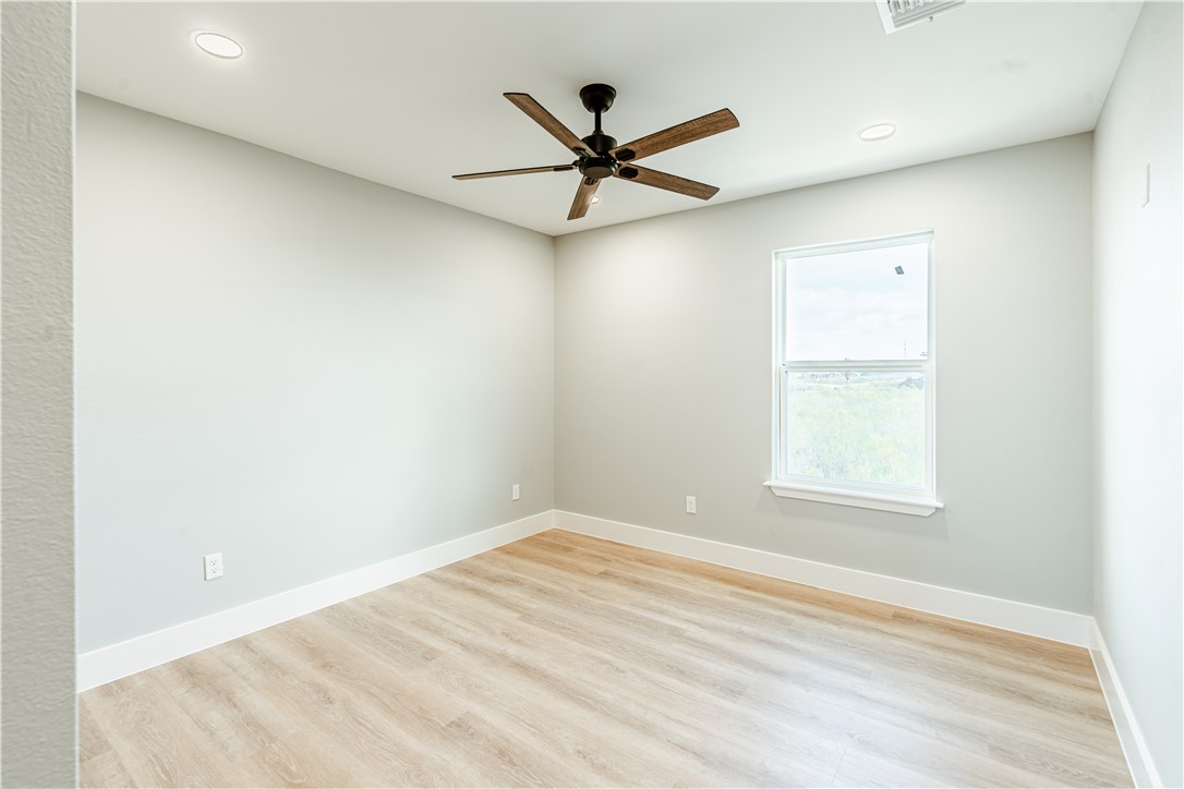 324 W Live Oak Property Photo 26