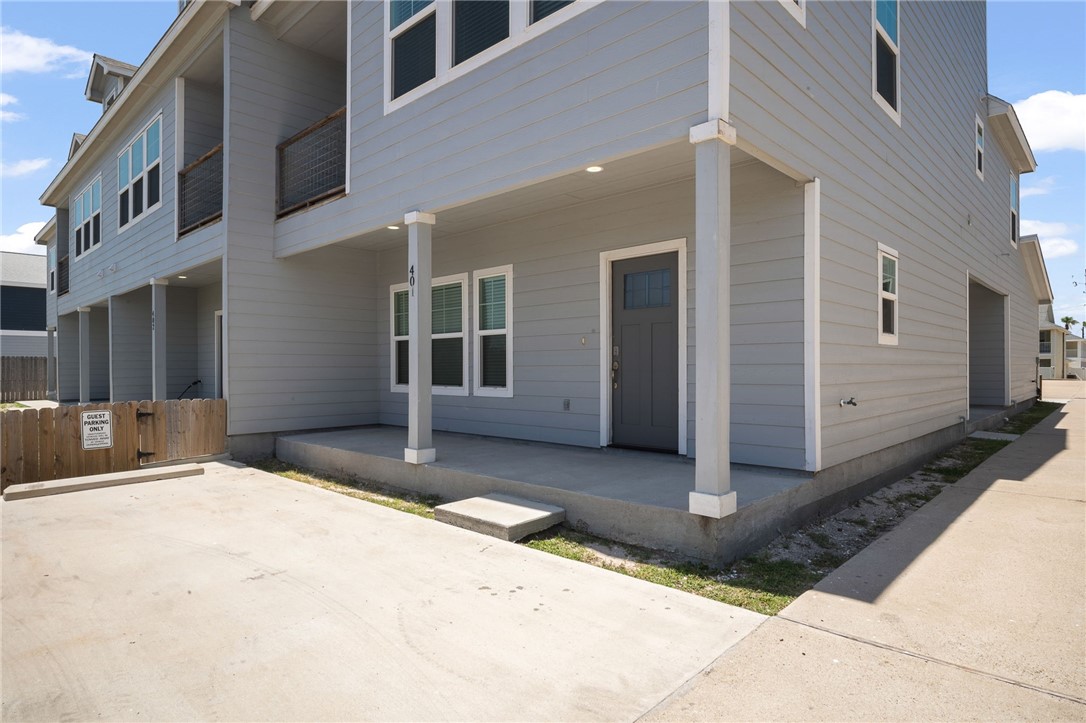 15217 Windward Dr 401 Property Photo 2