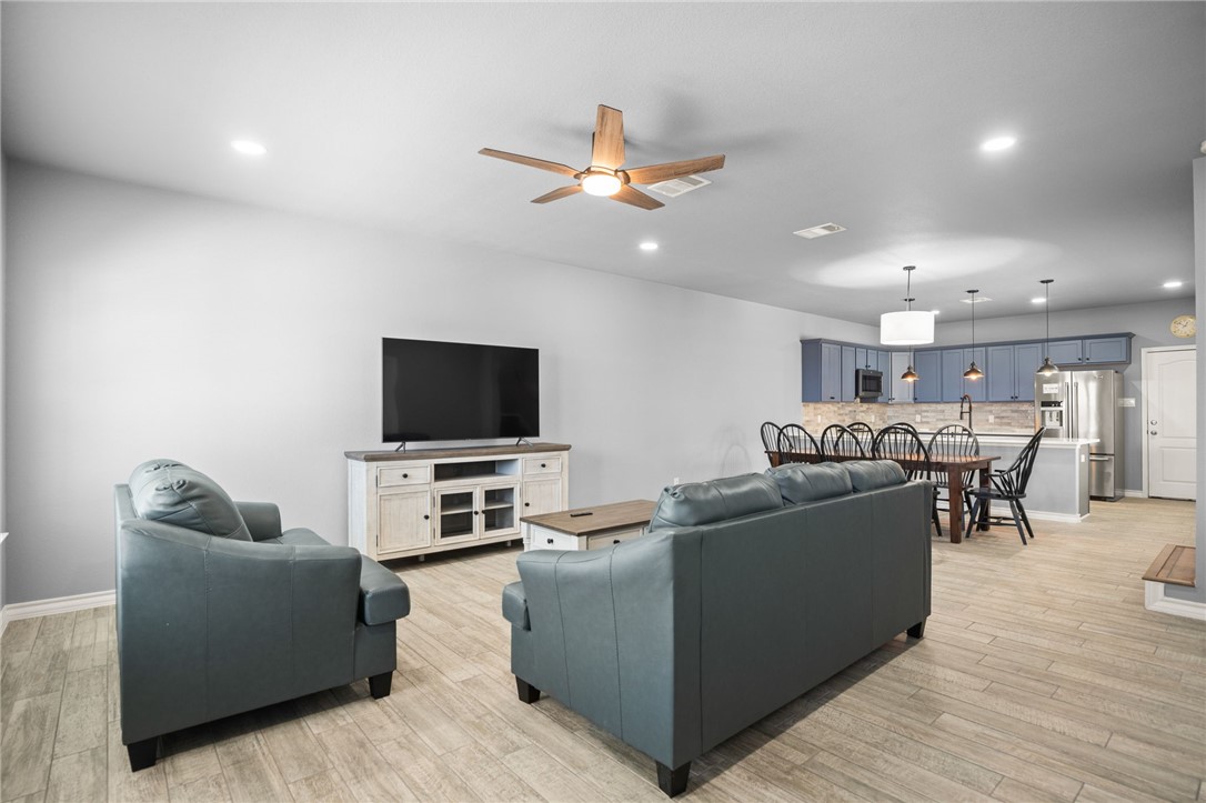 15217 Windward Dr 401 Property Photo 3