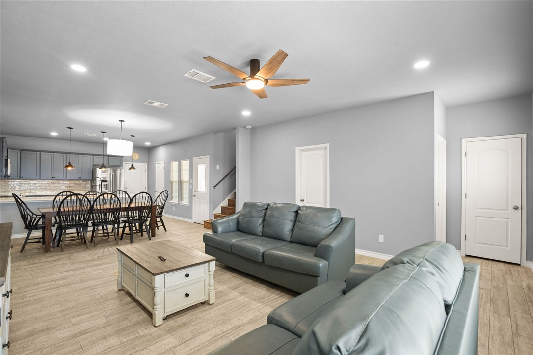 15217 Windward Dr 401 Property Photo 4