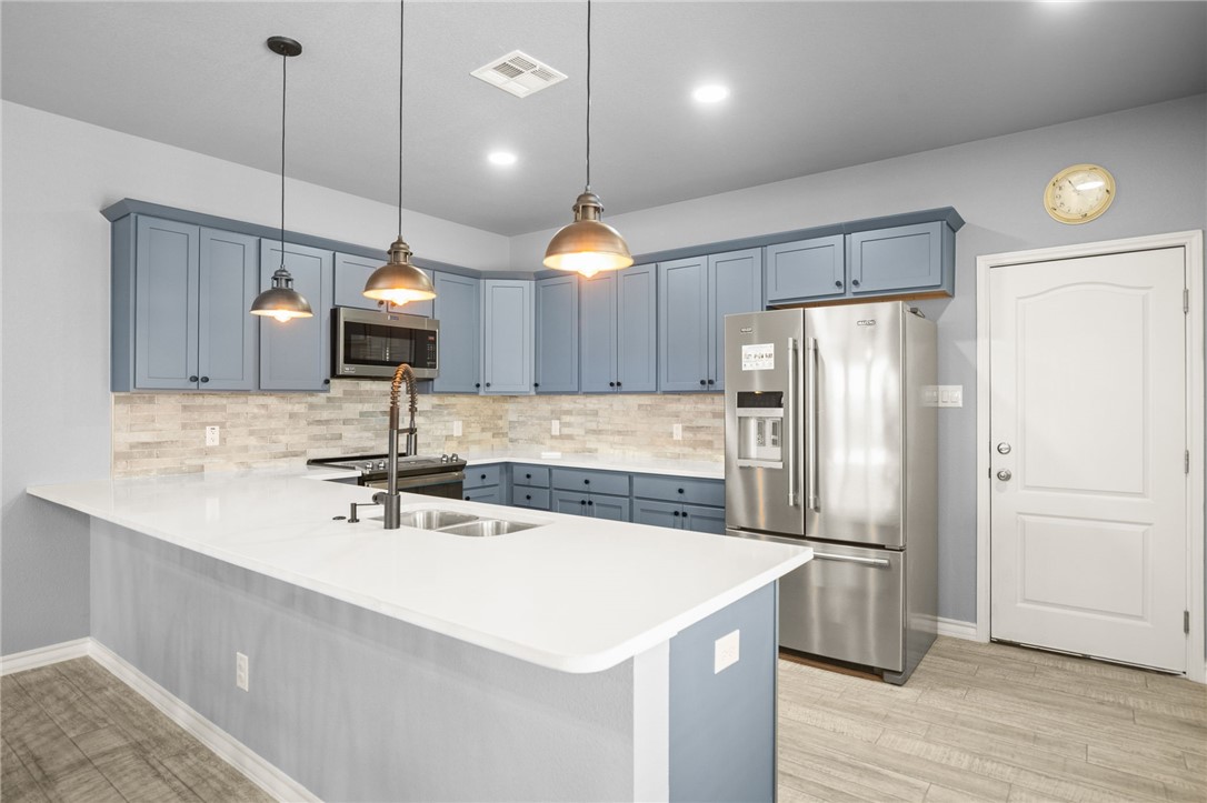 15217 Windward Dr 401 Property Photo 6