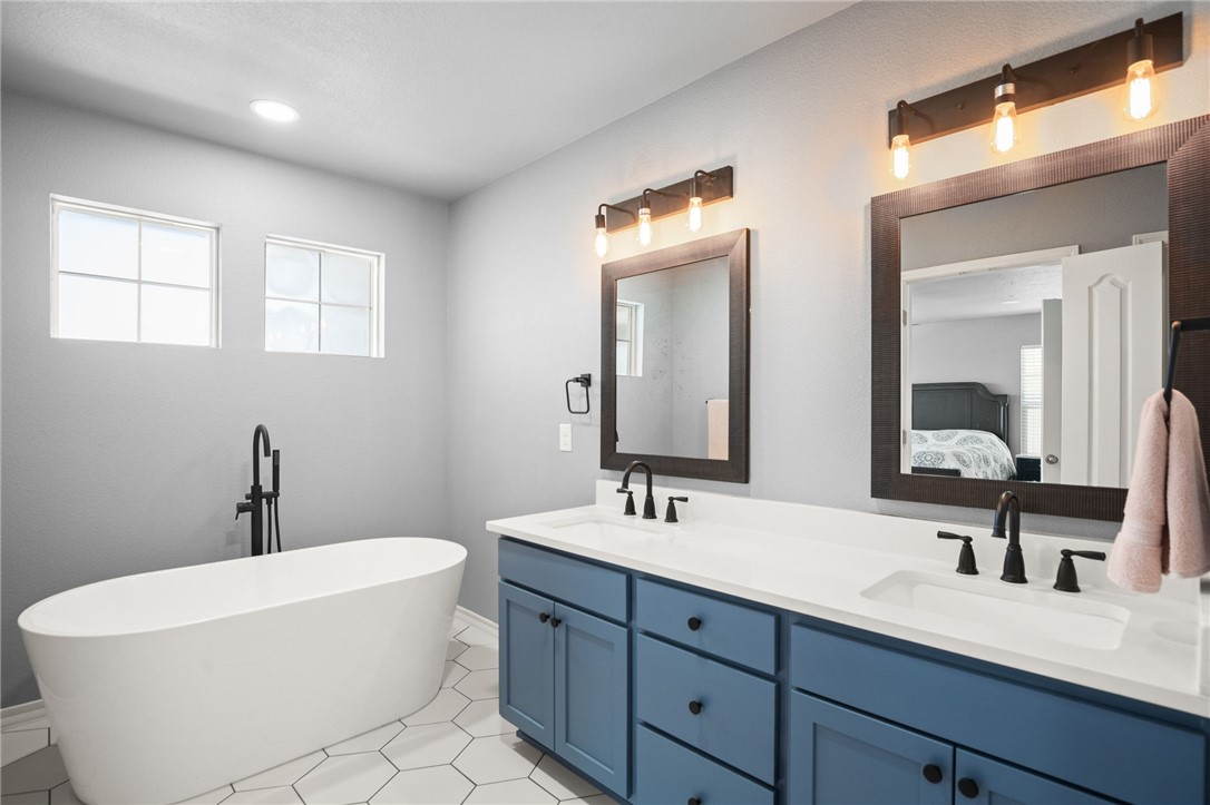 15217 Windward Dr 401 Property Photo 15