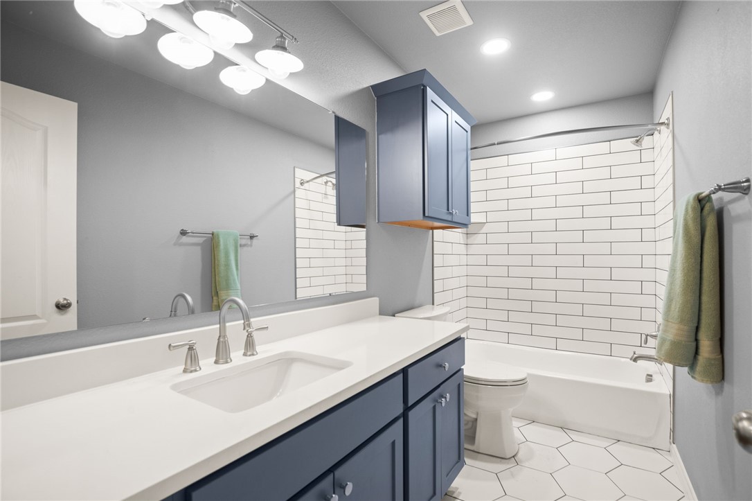 15217 Windward Dr 401 Property Photo 22
