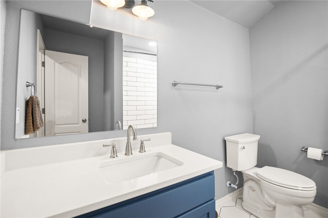 15217 Windward Dr 401 Property Photo 28