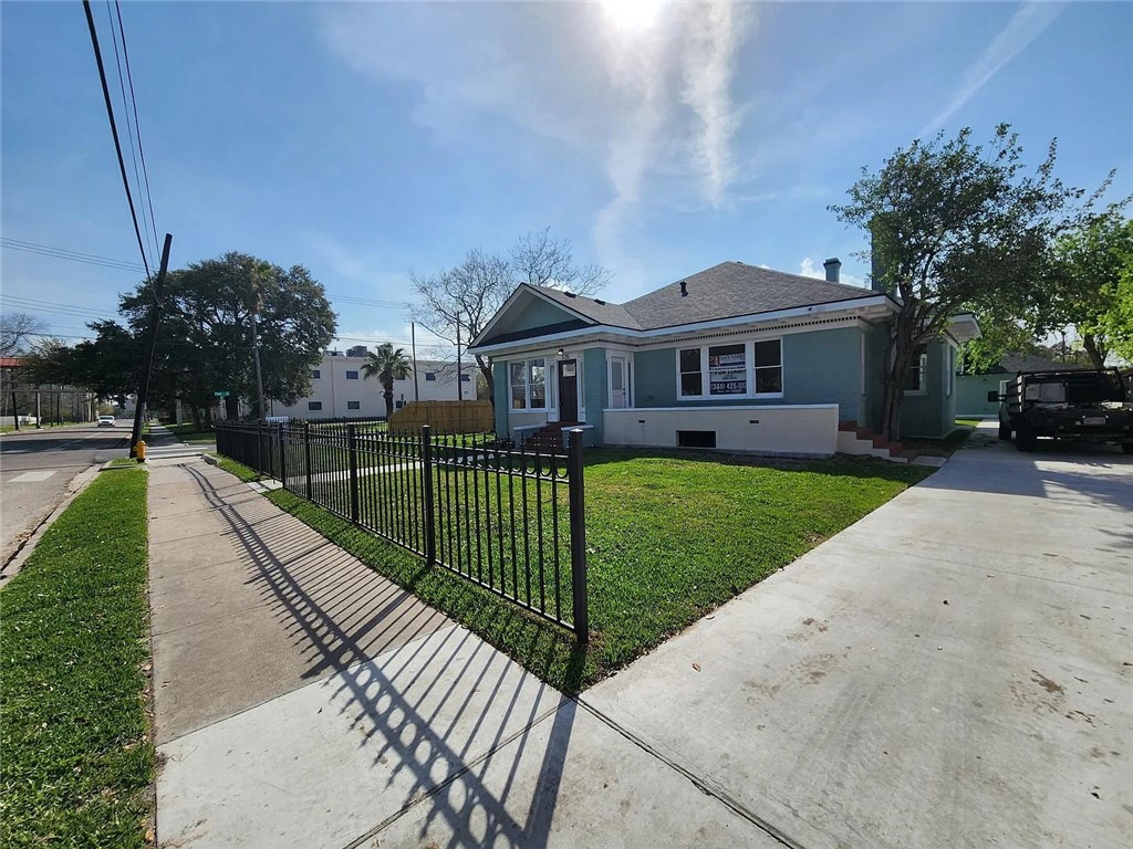535 S Carancahua St Property Photo 2
