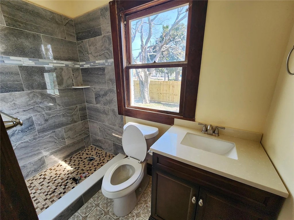 535 S Carancahua St Property Photo 12