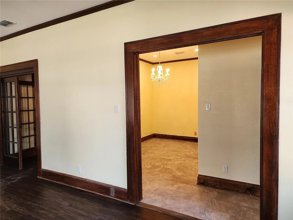 535 S Carancahua St Property Photo 14
