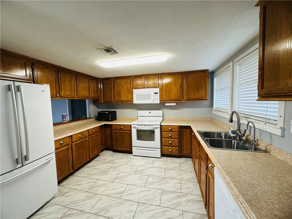 113 White Point Dr Property Photo 9