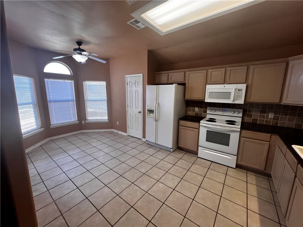 14033 Coquina Bay Ave Property Photo 4