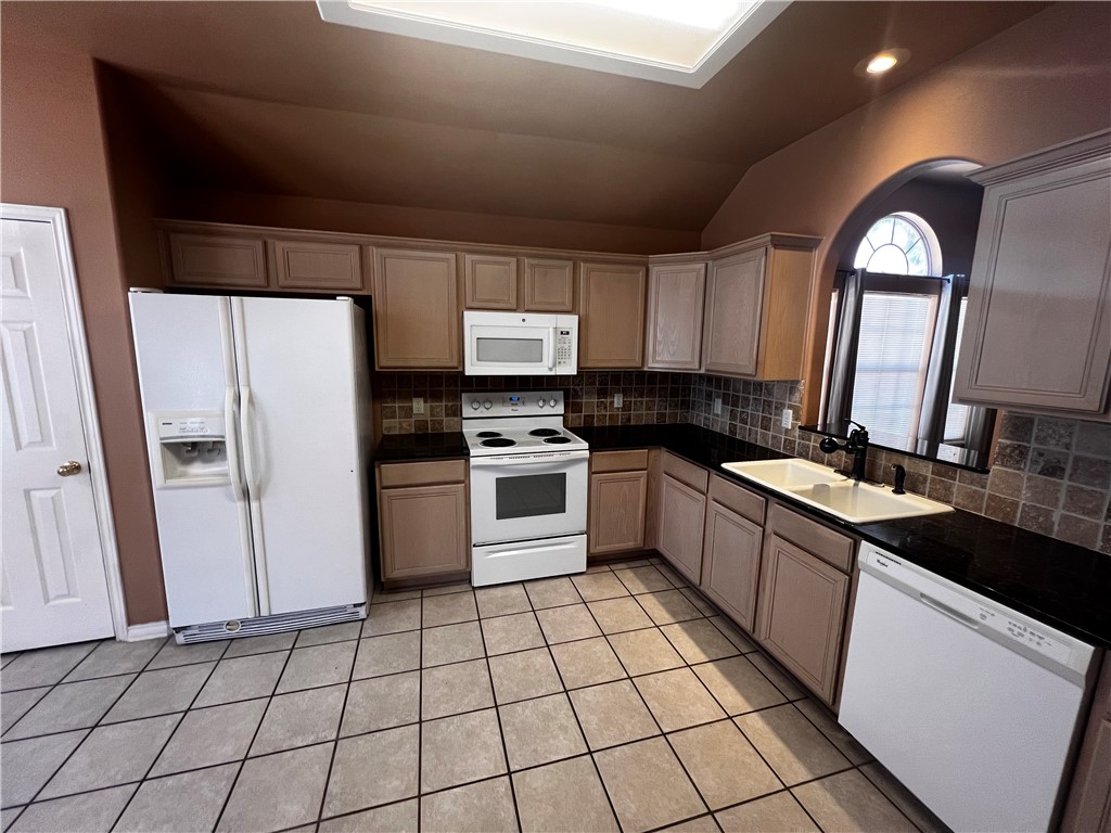 14033 Coquina Bay Ave Property Photo 5