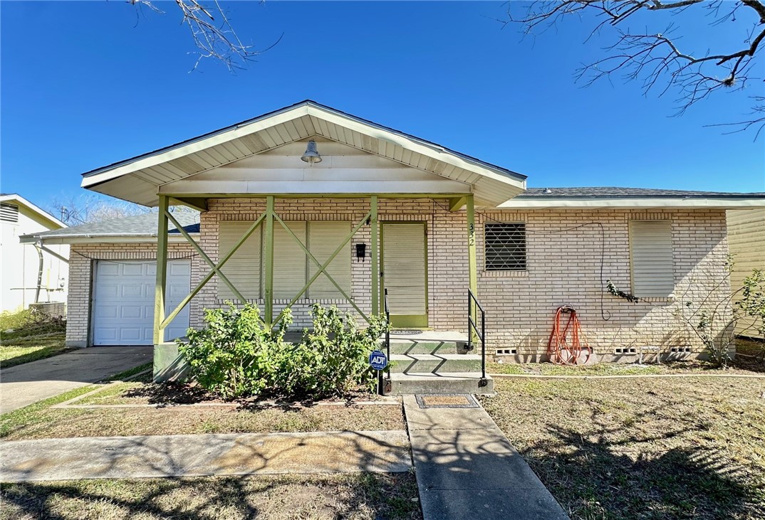 332 William St Property Photo 1