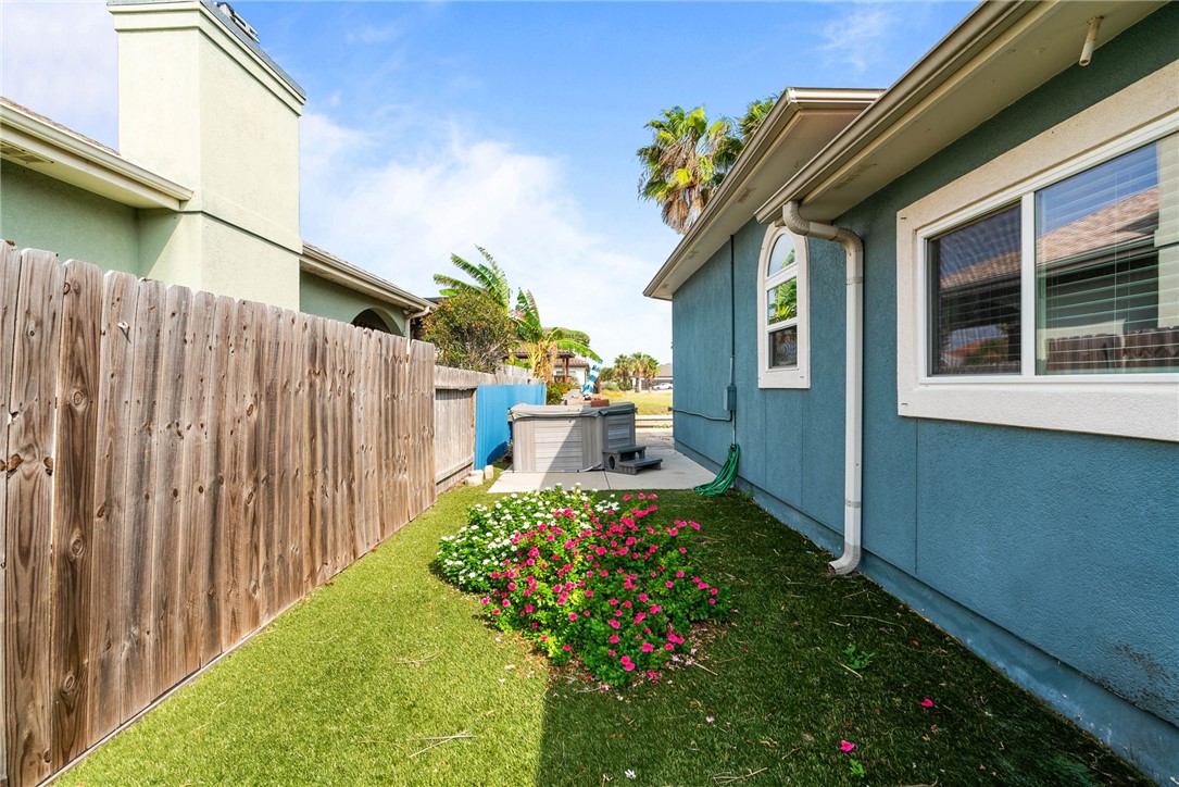 14218 Punta Bonaire Dr Property Photo 23