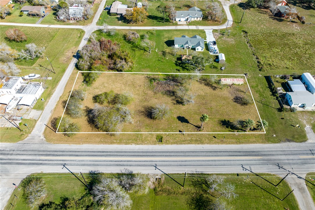 1350 S Main St Property Photo 8