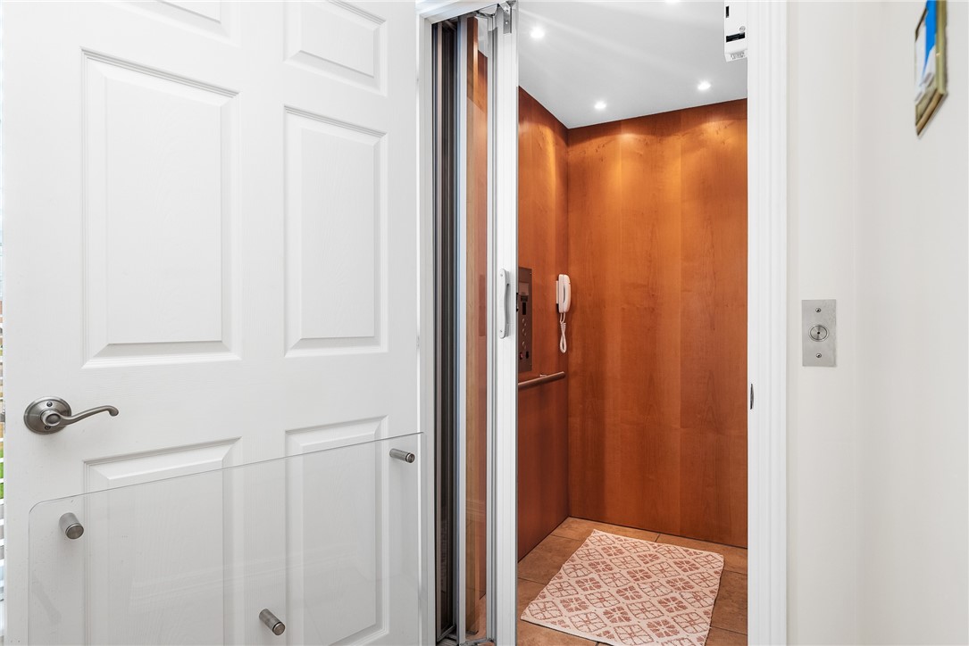 119 Ball St Property Photo 6
