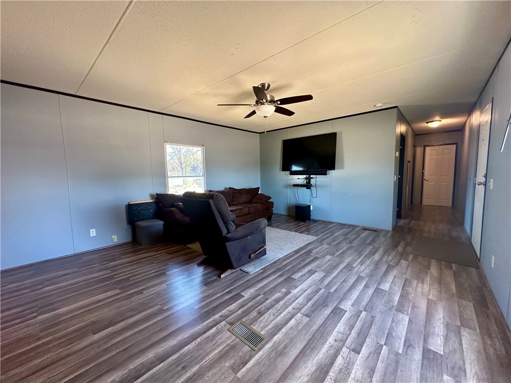 1708 Hill St Property Photo 3