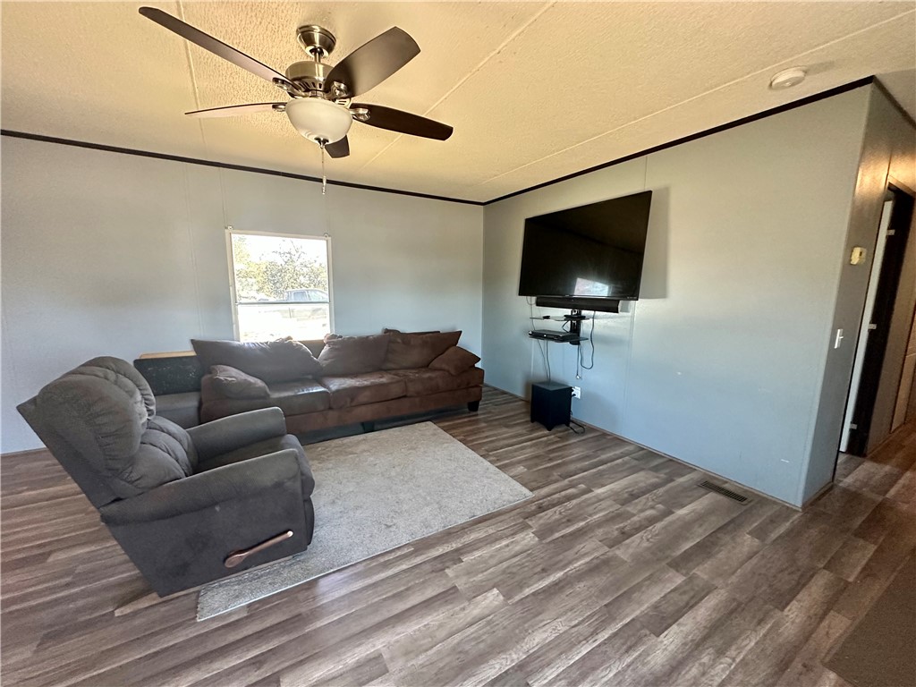 1708 Hill St Property Photo 4