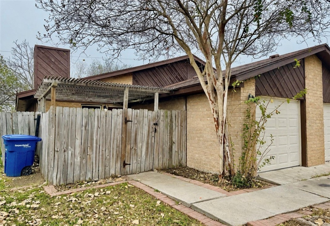 6624 Hardwick Dr Property Photo 3