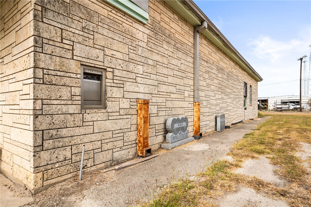 222 W Thornton St W Property Photo 27