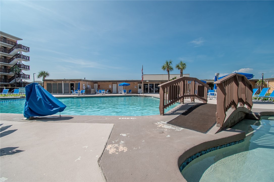 14810 Windward Dr 204 Property Photo 6