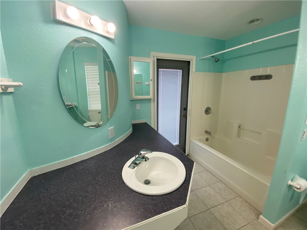 101 Donna Property Photo 23