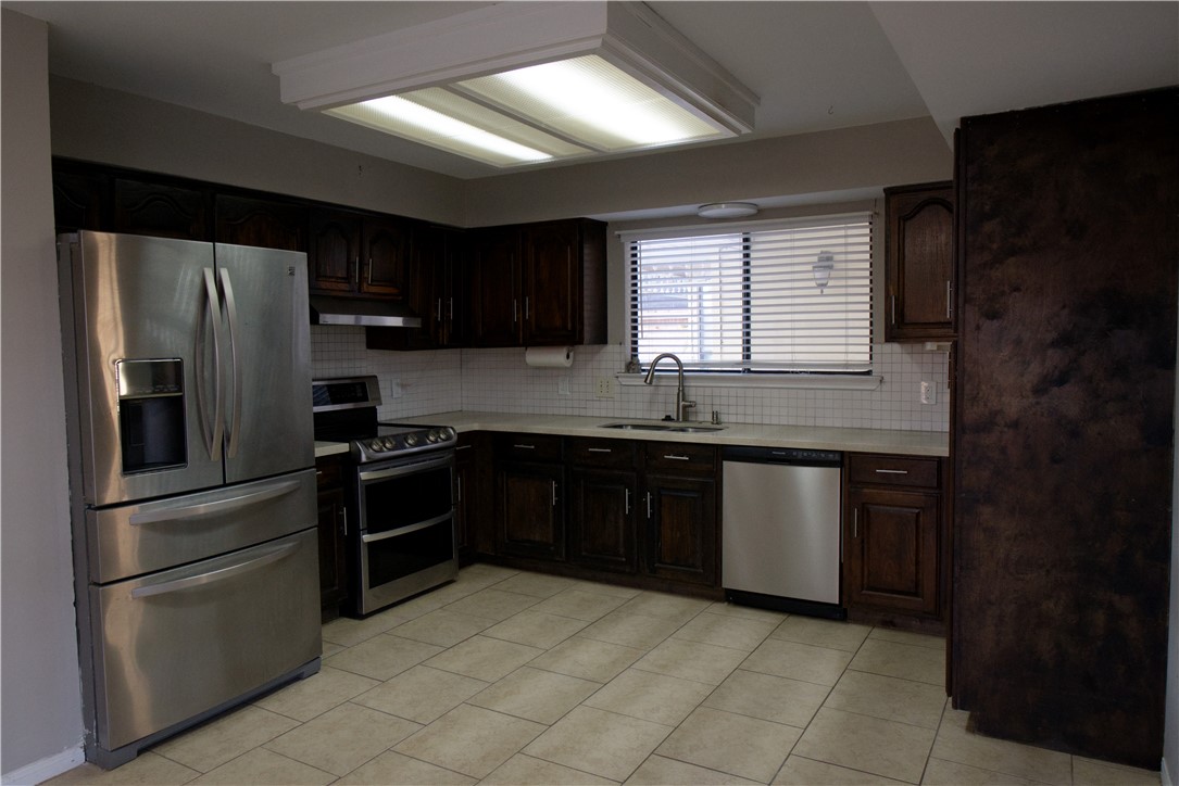 470601 Property Photo 4
