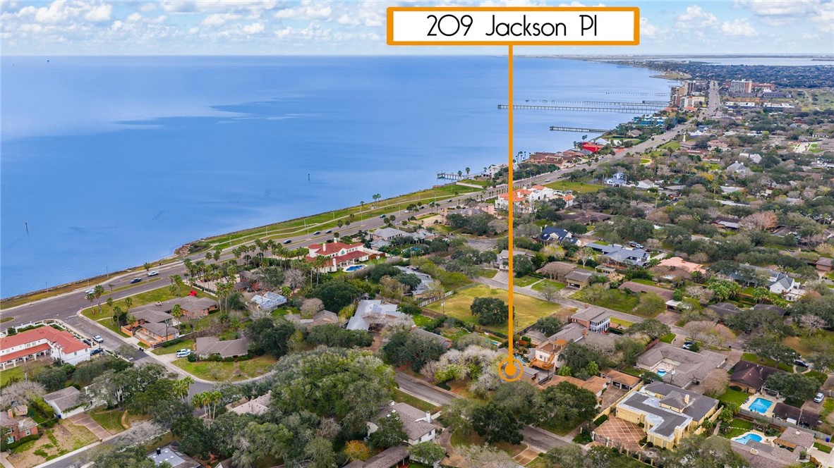209 Jackson Pl Property Photo 3