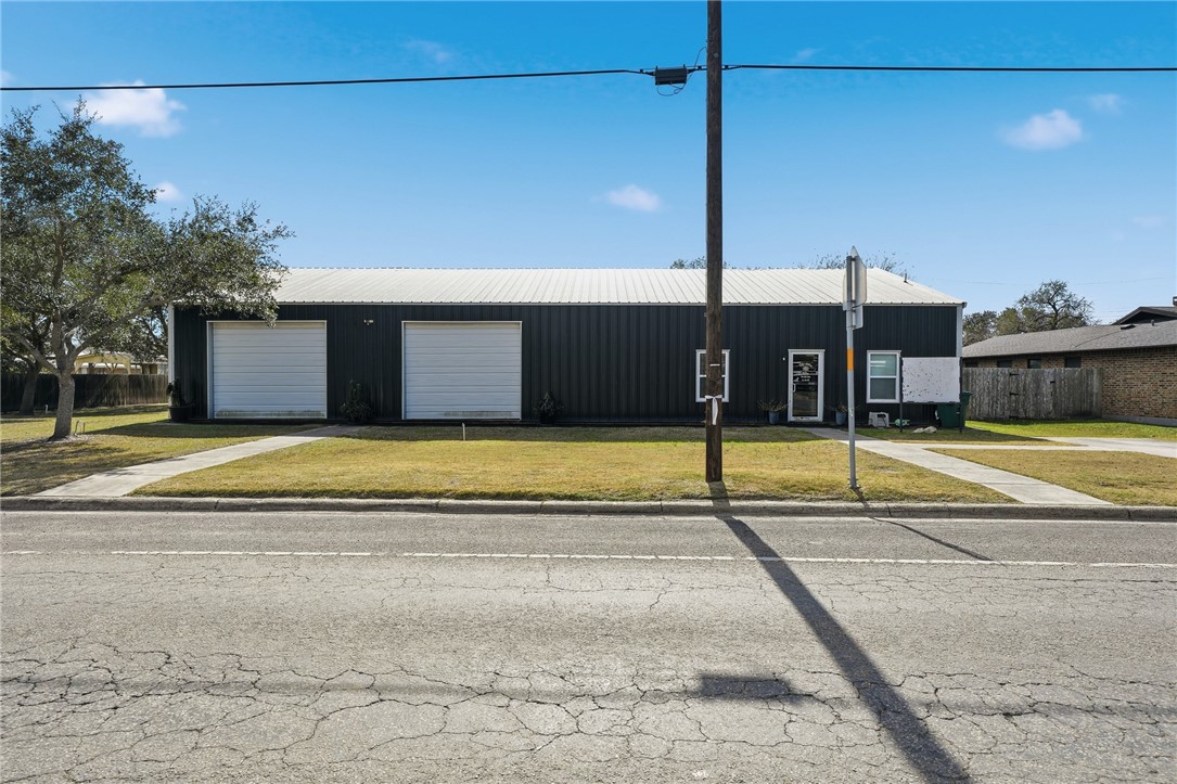 806 Locke St Property Photo 1