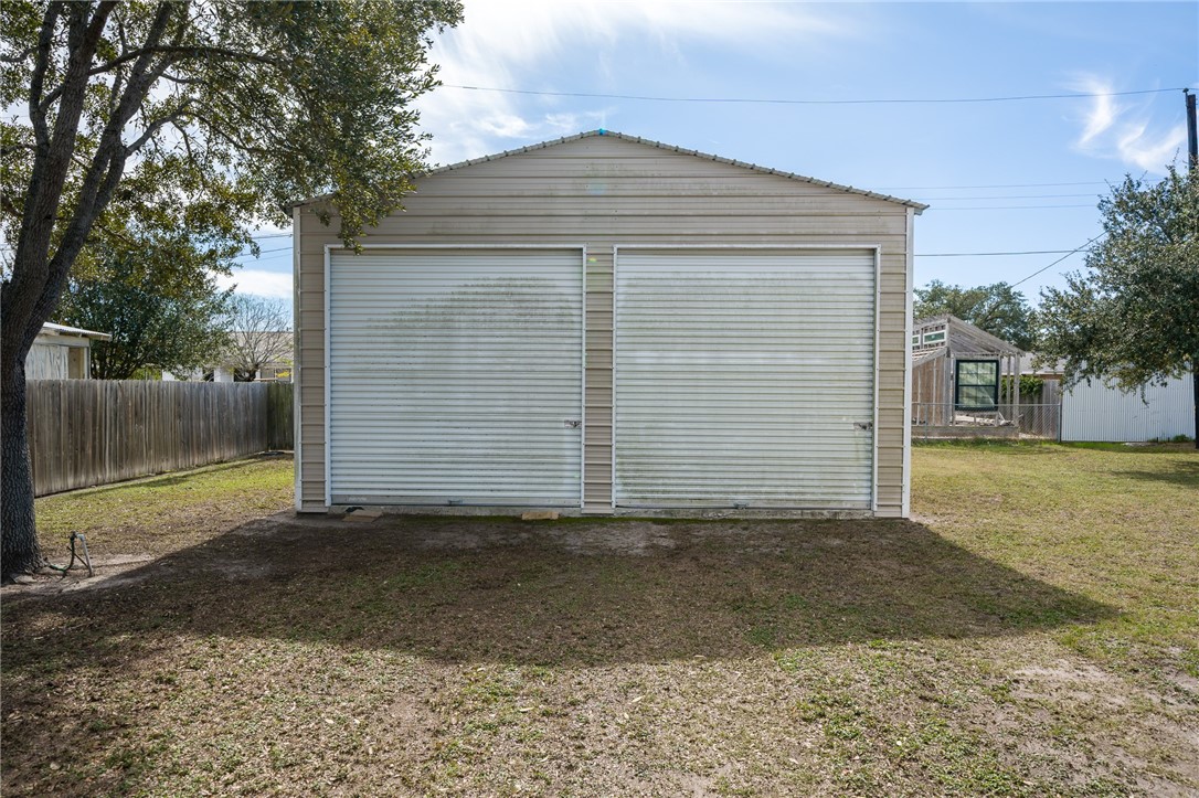 806 Locke St Property Photo 25