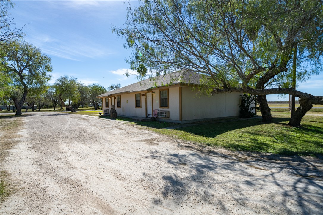 990 E Fm 628 Property Photo 11