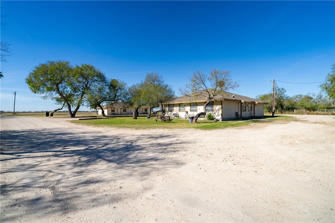 990 E Fm 628 Property Photo 16