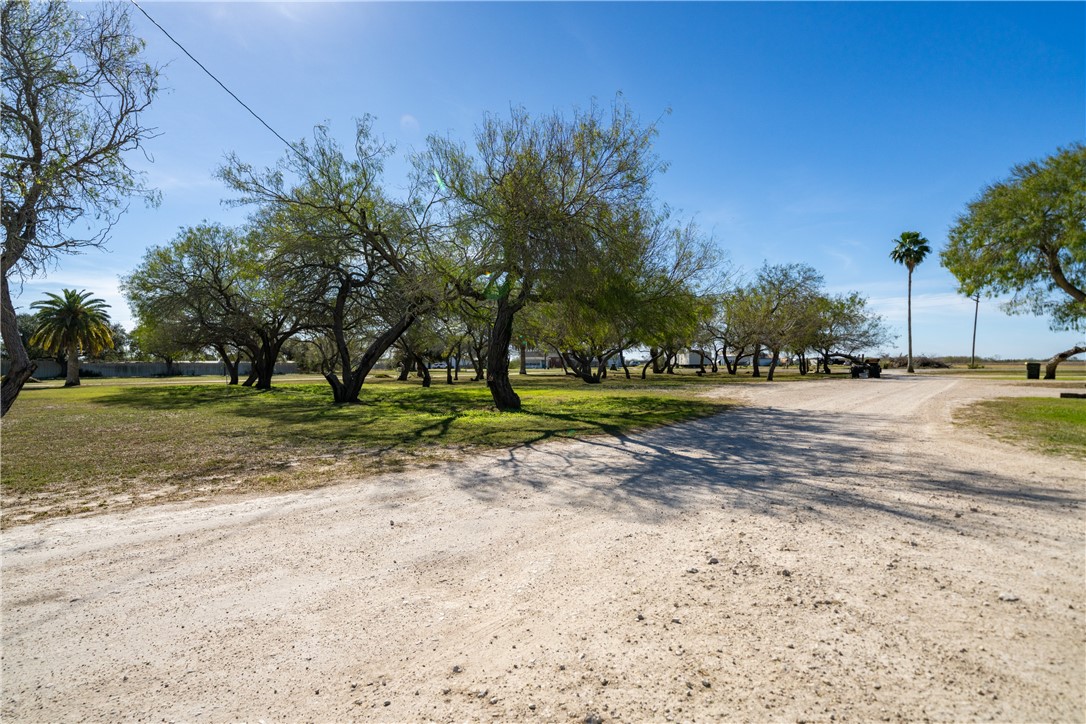 990 E Fm 628 Property Photo 17