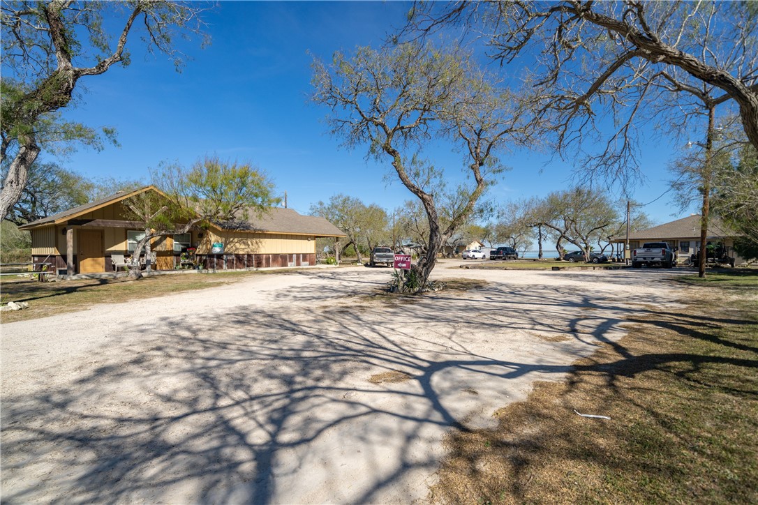 990 E Fm 628 Property Photo 18