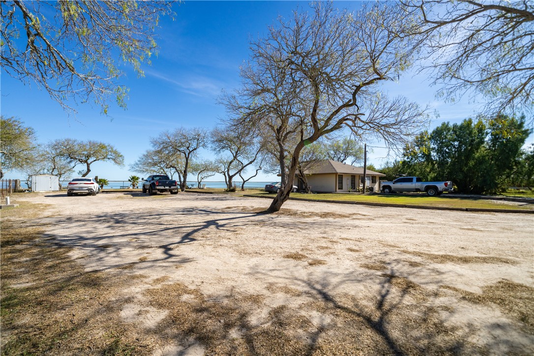 990 E Fm 628 Property Photo 22