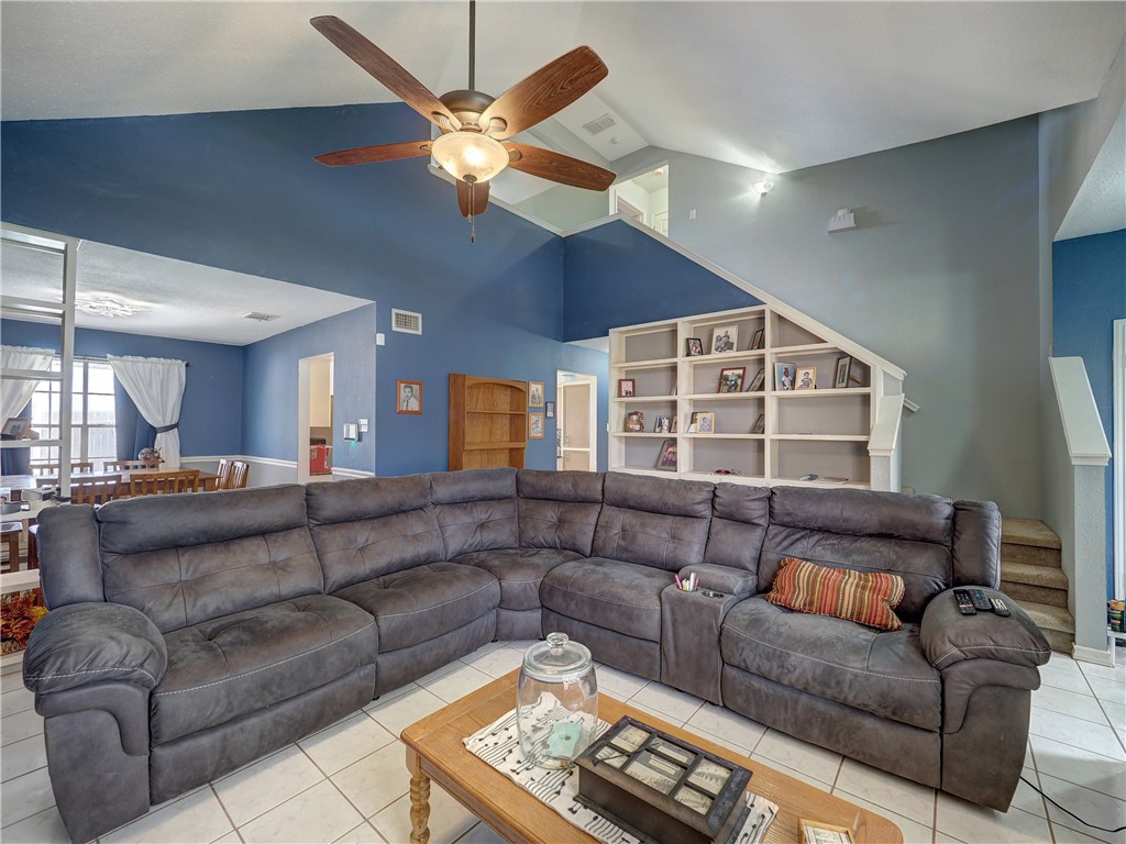 7210 St James Ct Property Photo 4