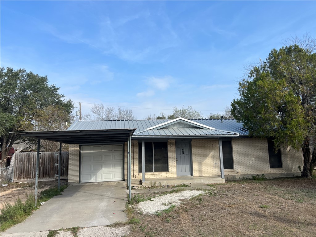 803 Continental Dr Property Photo 1