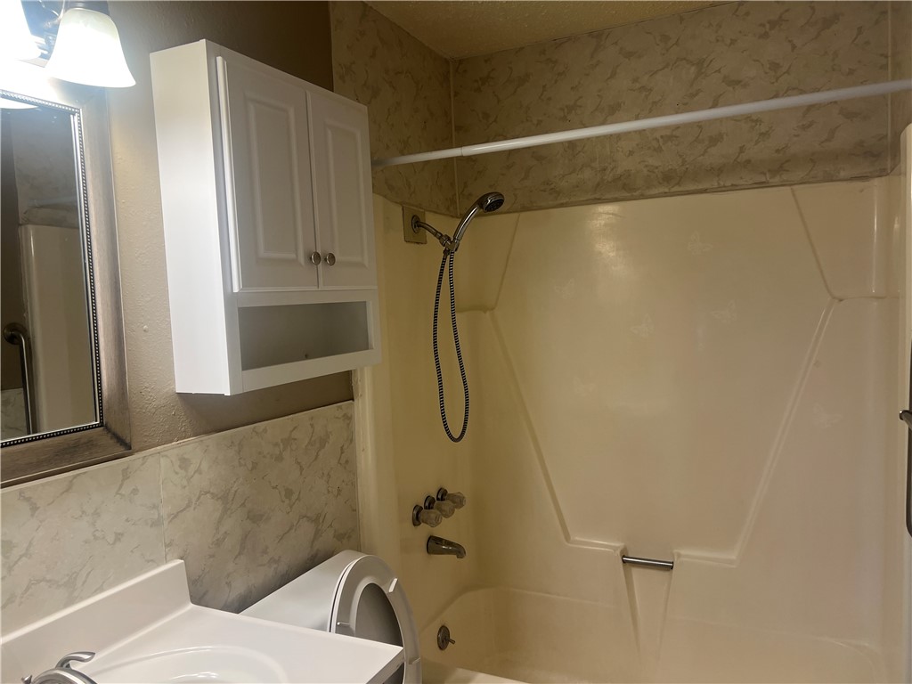 803 Continental Dr Property Photo 8